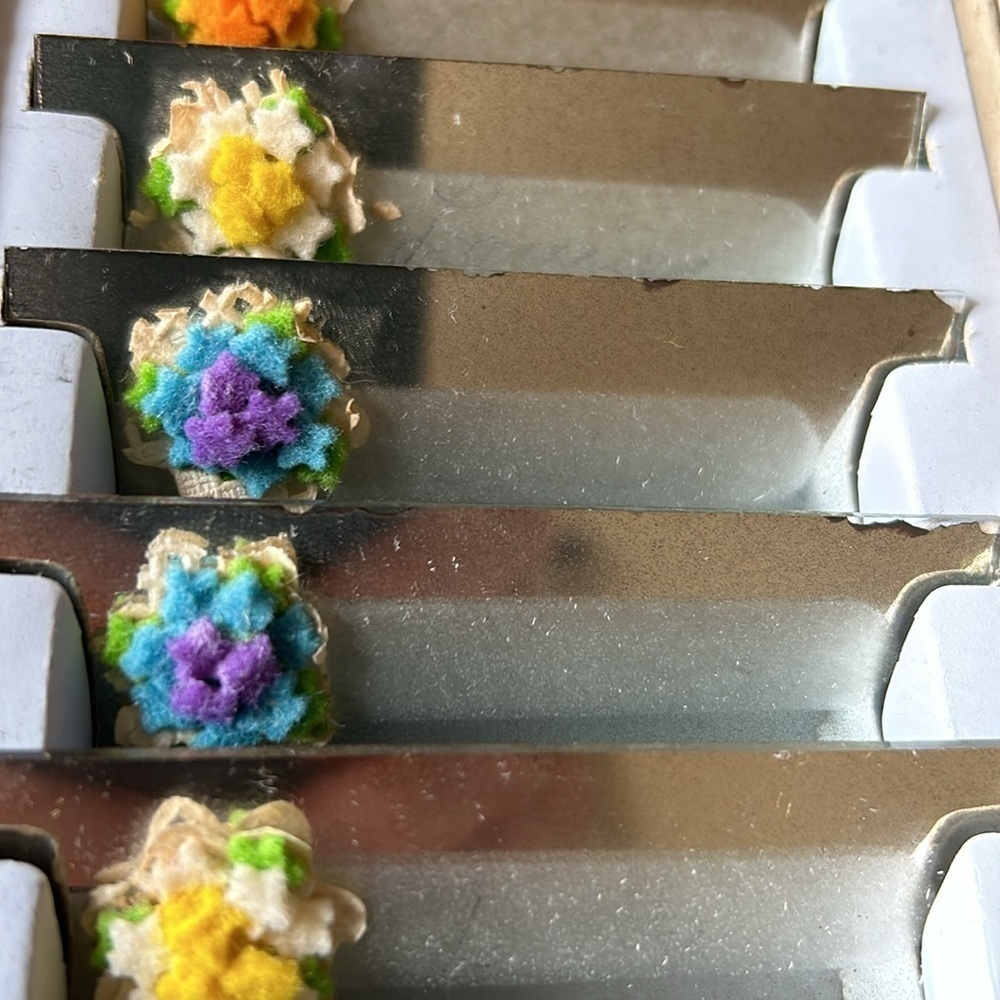 Vintage Set of 8 Mirrored Place Cards Felt Flowers Original Box